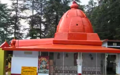 Exterior view of the Mahakali Temple in Gangolihat